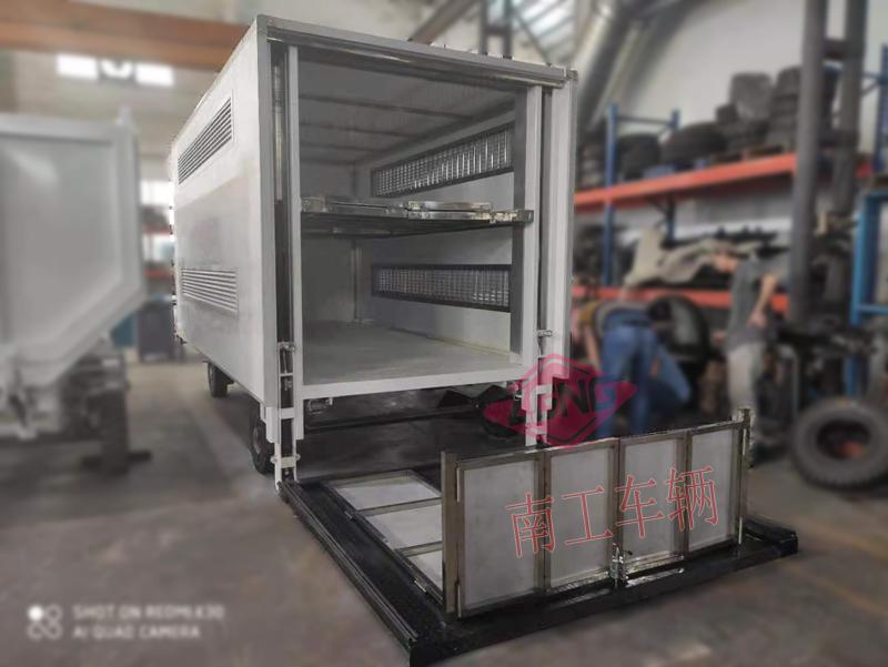 5吨厢式乐鱼（中国）官方带垂直升降尾板工具拖车