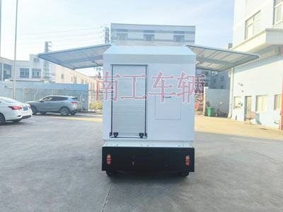 2吨电动乐鱼（中国）官方 飞翼箱式工具拖车I.jpg