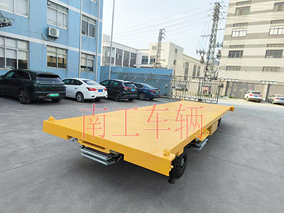10吨乐鱼（中国）官方带液压支腿伸缩梯工具车5I.jpg